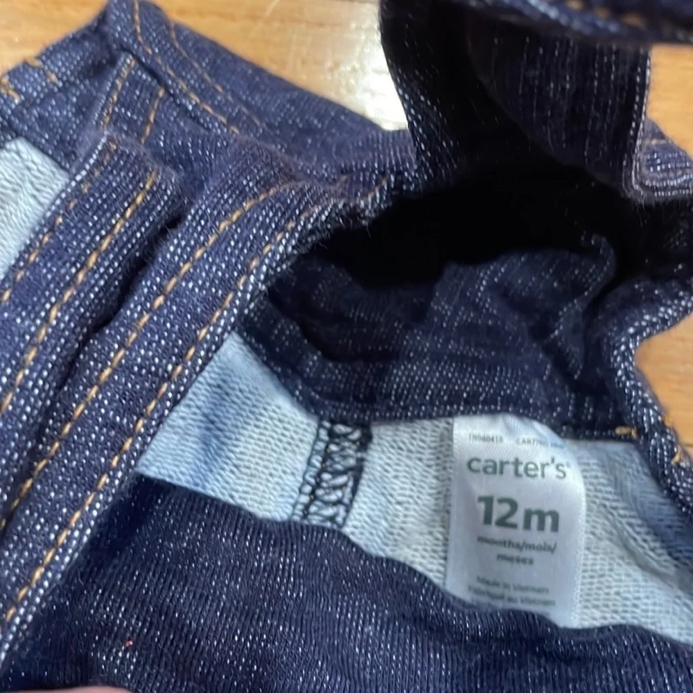 𝅺CARTERS 12 m unisex overalls good condition